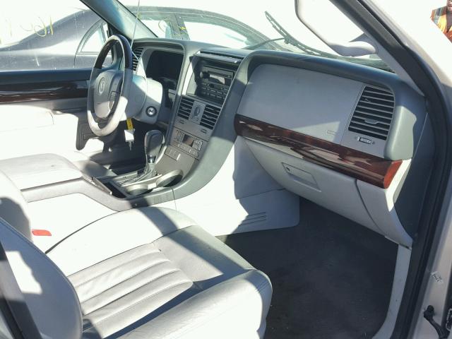 5LMEU68H84ZJ03779 - 2004 LINCOLN AVIATOR 银色 照片 5