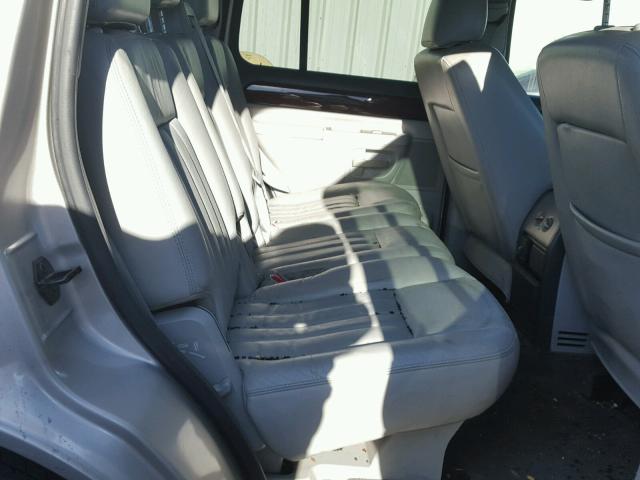 5LMEU68H84ZJ03779 - 2004 LINCOLN AVIATOR 银色 照片 6