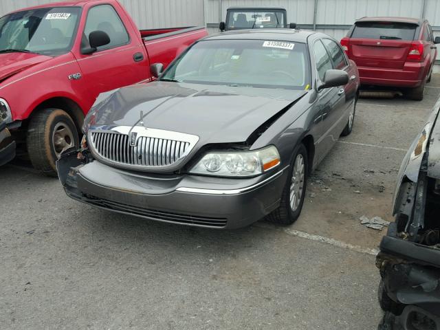 1LNHM82W53Y617998 - 2003 LINCOLN TOWN CAR S BROWN photo 2