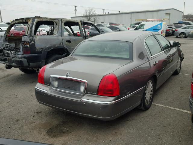 1LNHM82W53Y617998 - 2003 LINCOLN TOWN CAR S BROWN photo 4