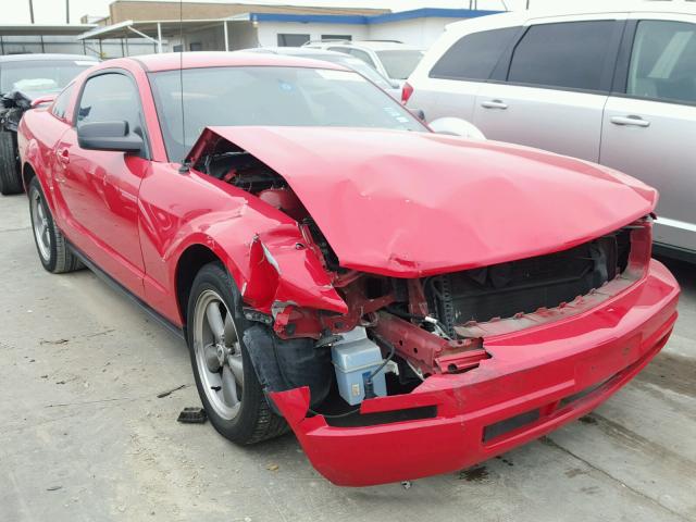 1ZVFT80N855208565 - 2005 FORD MUSTANG RED photo 1