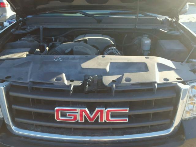 1GTR1VE09BZ459181 - 2011 GMC SIERRA C15 BLACK photo 7