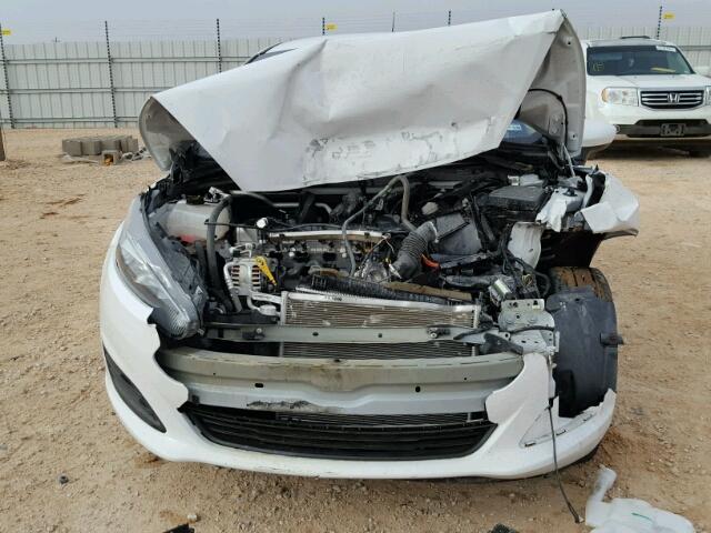 3FADP4BJ2HM143072 - 2017 FORD FIESTA SE WHITE photo 9