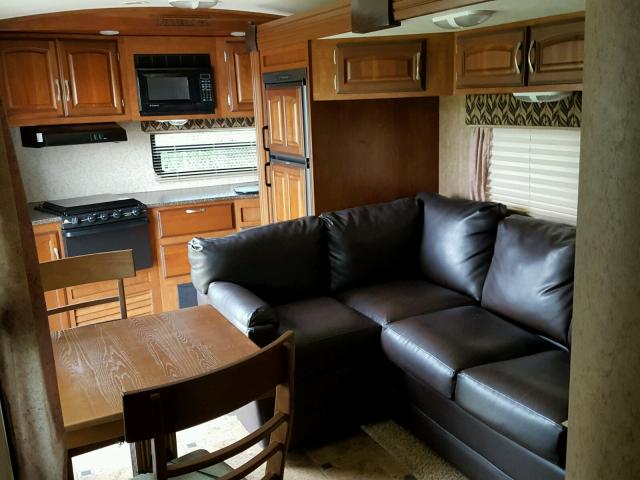 54CAG0P26C1R85930 - 2012 WINNEBAGO MOTORHOME WHITE photo 5