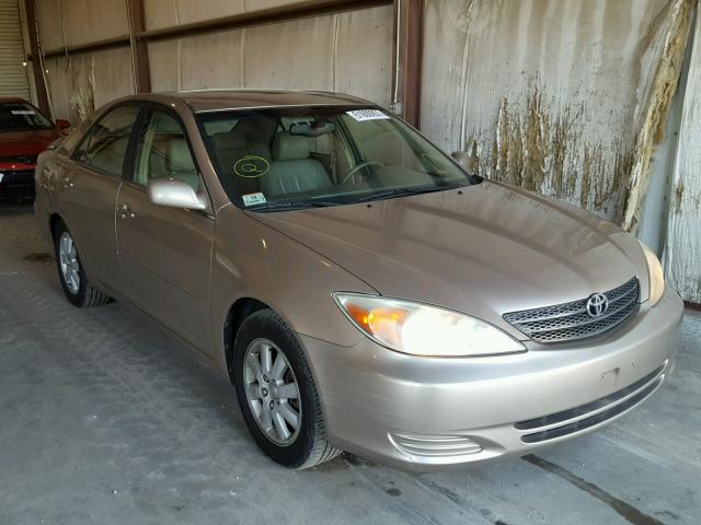 4T1BF30K22U011843 - 2002 TOYOTA CAMRY LE 金色 照片 1