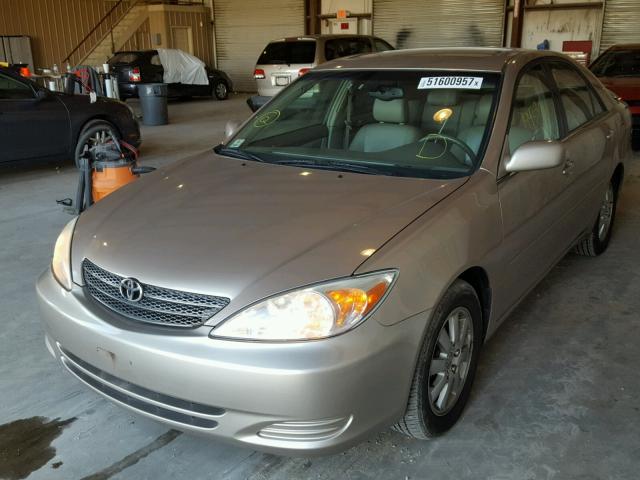 4T1BF30K22U011843 - 2002 TOYOTA CAMRY LE 金色 照片 2