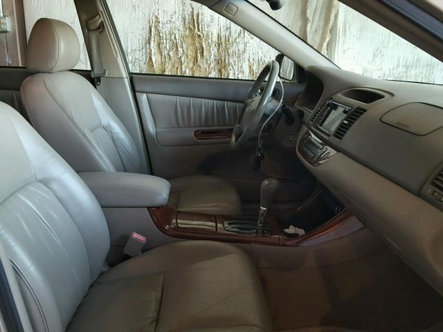 4T1BF30K22U011843 - 2002 TOYOTA CAMRY LE 金色 照片 5