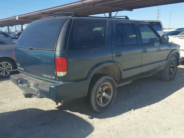 1GNCS13W5WK107322 - 1998 CHEVROLET BLAZER GREEN photo 4