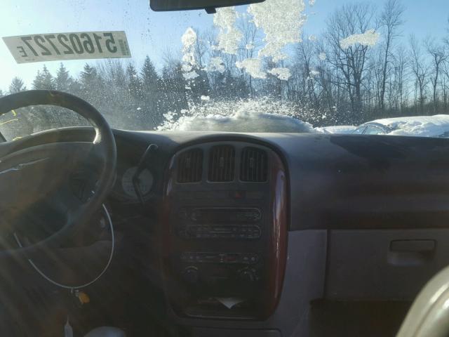 1C4GP45RX5B175263 - 2005 CHRYSLER TOWN & COU GRAY photo 9