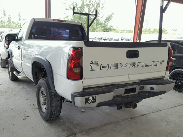 1GCHC24U35E311371 - 2005 CHEVROLET SILVERADO WHITE photo 3