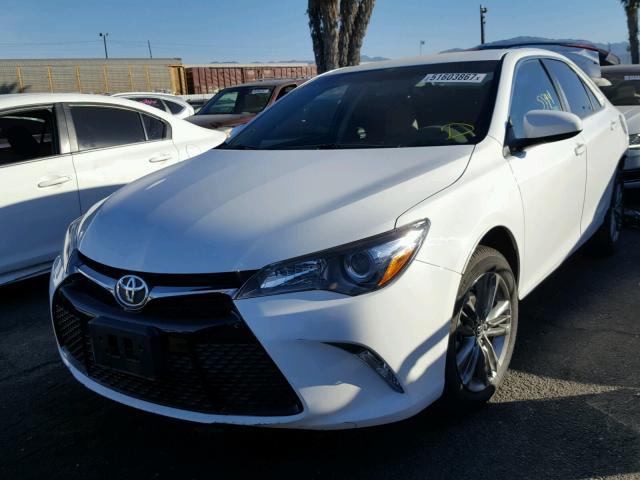 4T1BF1FK5HU730184 - 2017 TOYOTA CAMRY LE თეთრი ფოტო 2