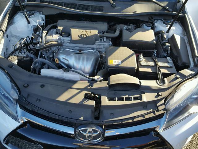 4T1BF1FK5HU730184 - 2017 TOYOTA CAMRY LE თეთრი ფოტო 7