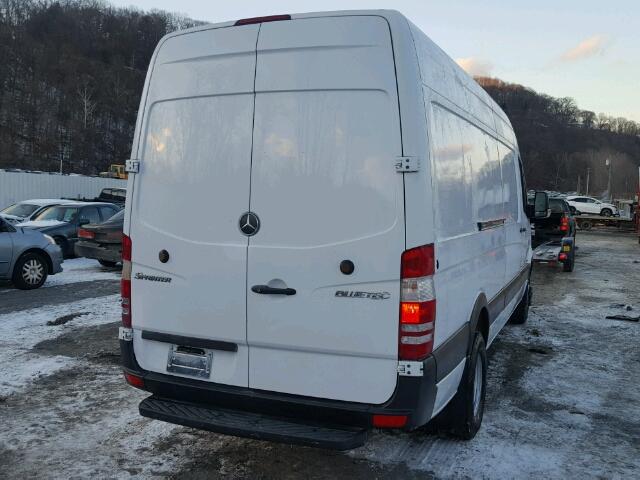 WD3PF4CC9C5646441 - 2012 MERCEDES-BENZ SPRINTER 3 WHITE photo 4