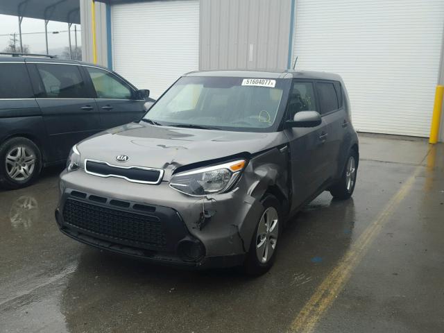 KNDJN2A21F7166576 - 2015 KIA SOUL GRAY photo 2