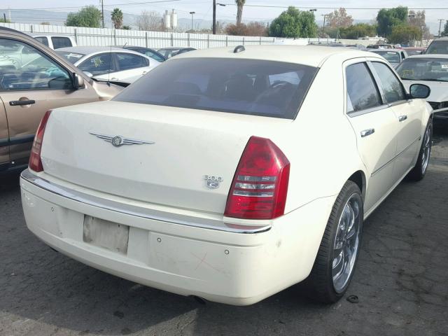 2C3AA63H45H504788 - 2005 CHRYSLER 300C WHITE photo 4