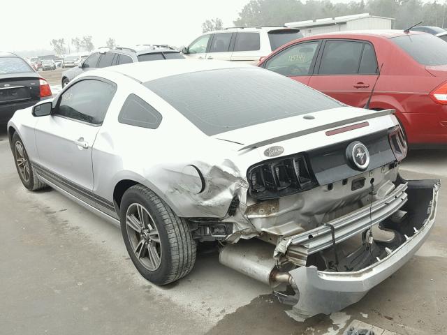 1ZVBP8AM2D5218192 - 2013 FORD MUSTANG SILVER photo 3