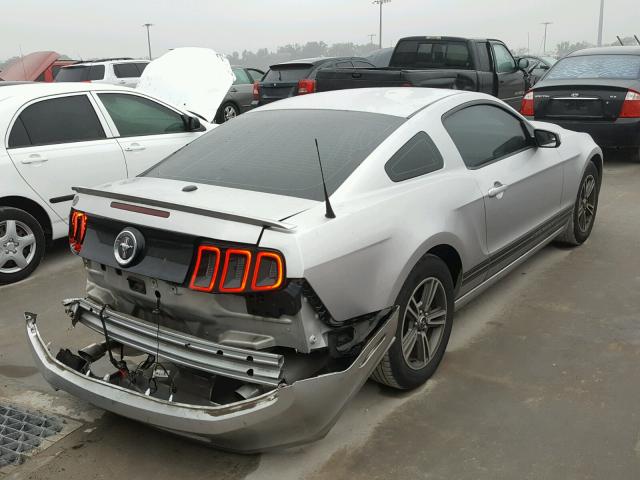 1ZVBP8AM2D5218192 - 2013 FORD MUSTANG SILVER photo 4