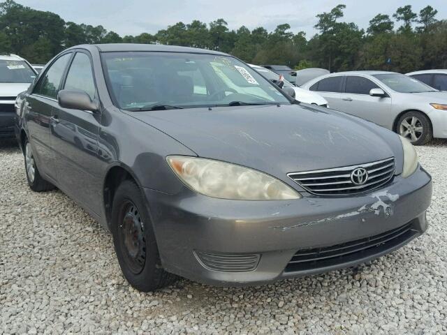 4T1BE30K75U579772 - 2005 TOYOTA CAMRY LE GRAY photo 1