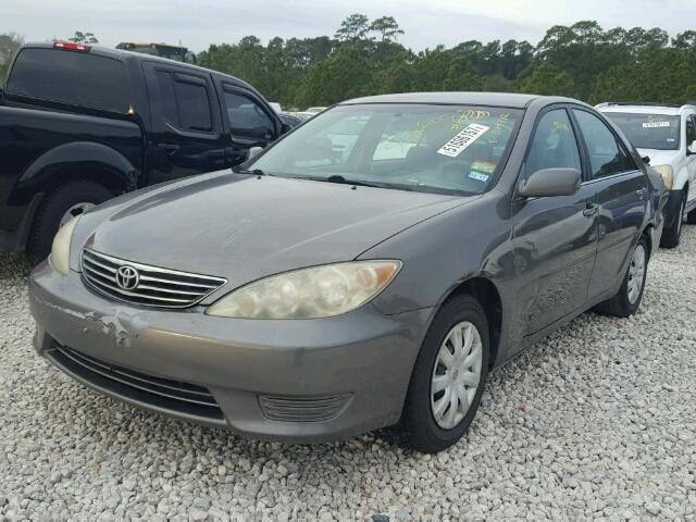 4T1BE30K75U579772 - 2005 TOYOTA CAMRY LE GRAY photo 2