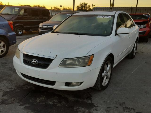 5NPEU46F67H160815 - 2007 HYUNDAI SONATA SE WHITE photo 2