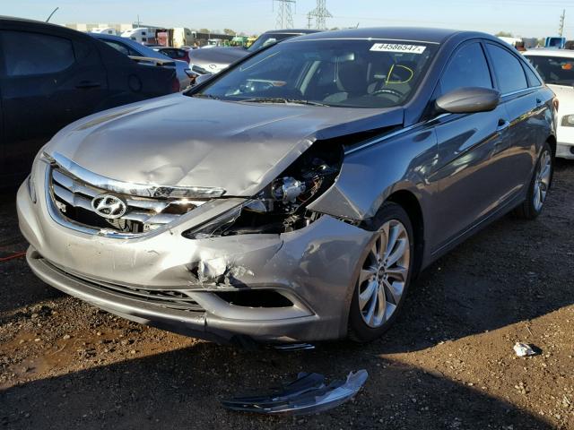 5NPEC4AC3DH581421 - 2013 HYUNDAI SONATA SE GRAY photo 2