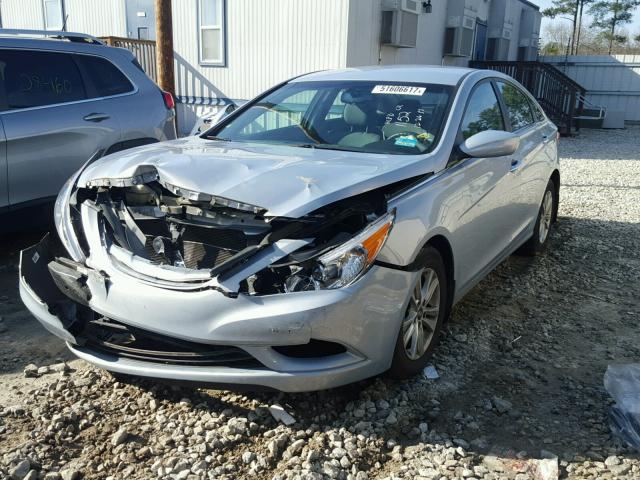 5NPEB4AC1DH781152 - 2013 HYUNDAI SONATA GLS SILVER photo 2