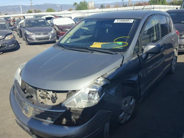 3N1BC13E48L462995 - 2008 NISSAN VERSA S GRAY photo 2