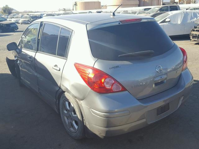 3N1BC13E48L462995 - 2008 NISSAN VERSA S GRAY photo 3