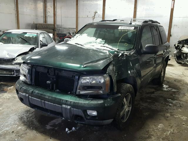 1GNDT13S742158672 - 2004 CHEVROLET TRAILBLAZE GREEN photo 2