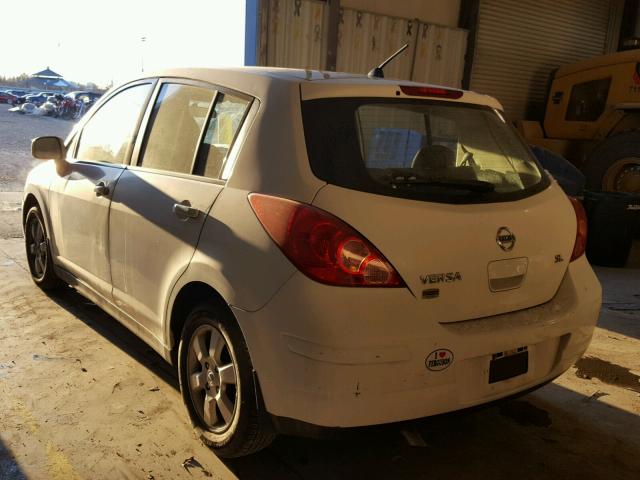 3N1BC13E88L418370 - 2008 NISSAN VERSA S WHITE photo 3