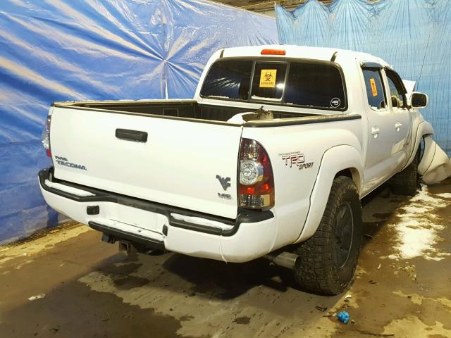 3TMLU4ENXBM069193 - 2011 TOYOTA TACOMA DOU WHITE photo 4