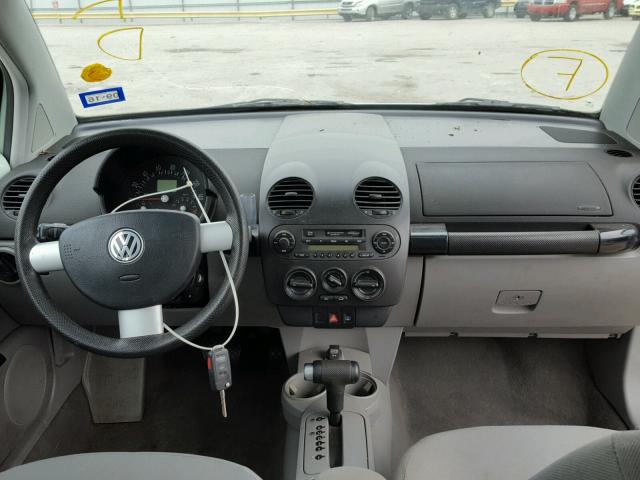 3VWCB21C92M455924 - 2002 VOLKSWAGEN NEW BEETLE 白色 照片 9