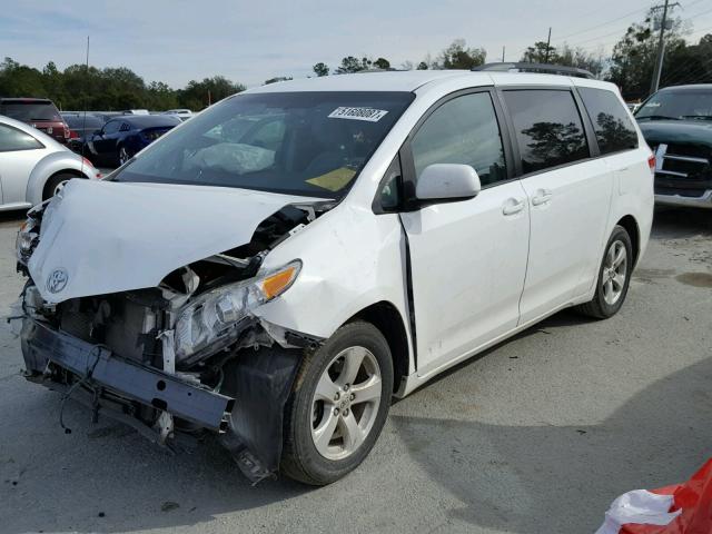 5TDKK3DC6DS316594 - 2013 TOYOTA SIENNA LE WHITE photo 2