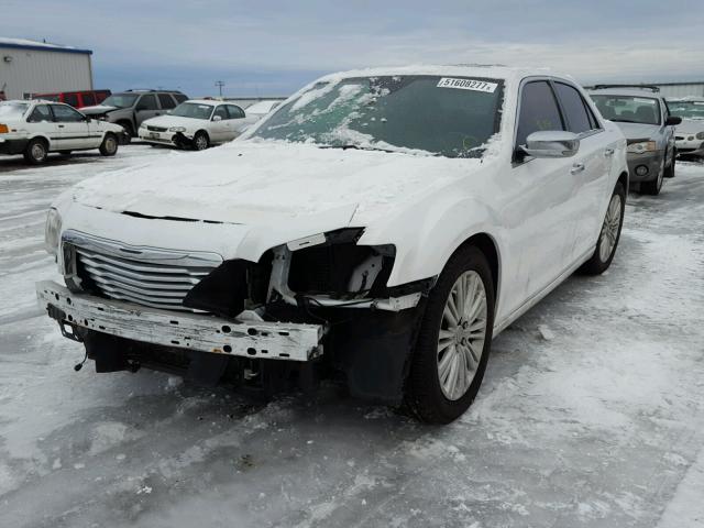 2C3CCAKTXCH234975 - 2012 CHRYSLER 300C WHITE photo 2