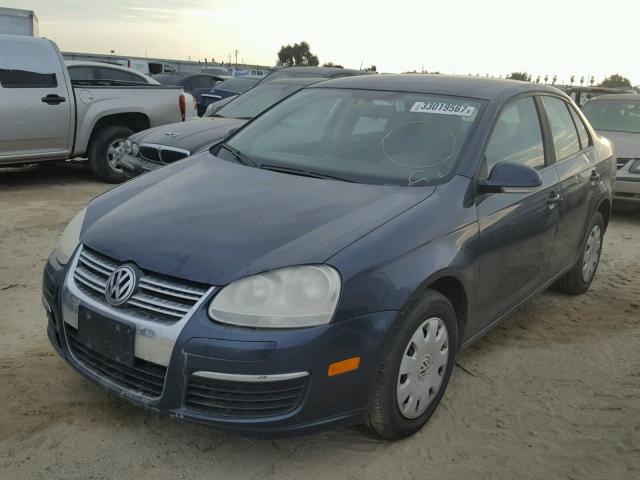 3VWPG71K45M636067 - 2005 VOLKSWAGEN NEW JETTA BLUE photo 2