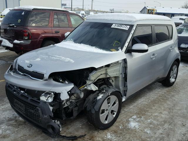 KNDJN2A26G7859015 - 2016 KIA SOUL SILVER photo 2