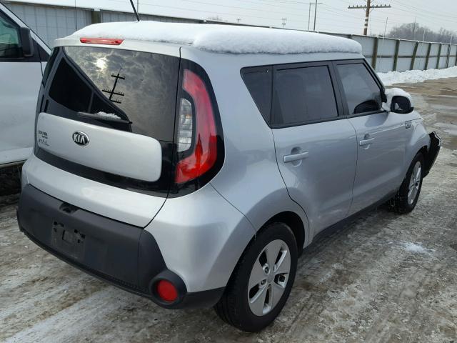 KNDJN2A26G7859015 - 2016 KIA SOUL SILVER photo 4