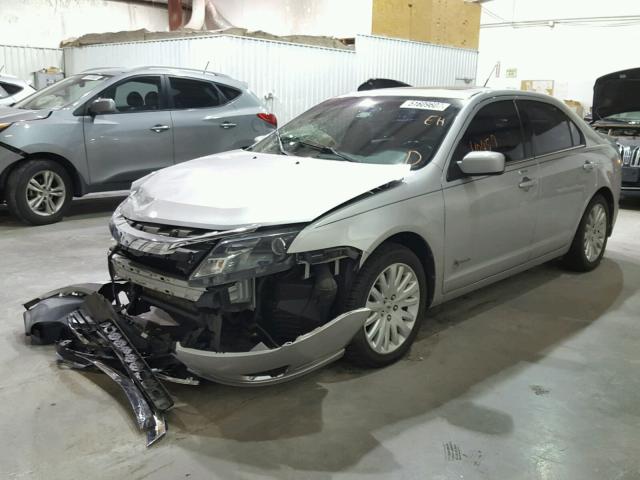 3FADP0L30AR130337 - 2010 FORD FUSION HYB SILVER photo 2