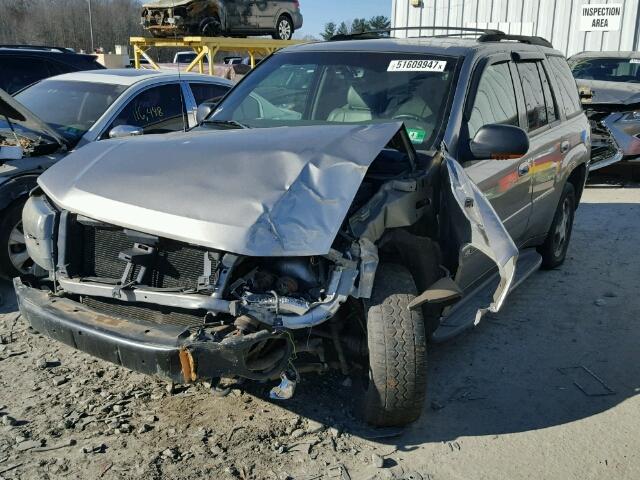 1GNDT13S222374720 - 2002 CHEVROLET TRAILBLAZE GRAY photo 2