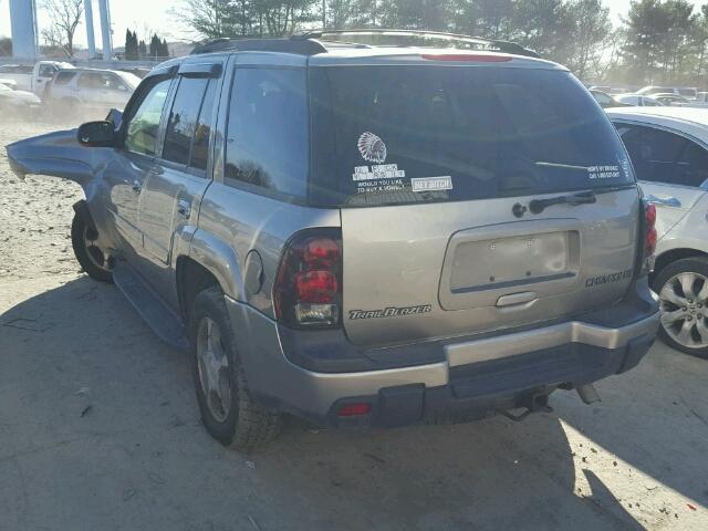 1GNDT13S222374720 - 2002 CHEVROLET TRAILBLAZE GRAY photo 3