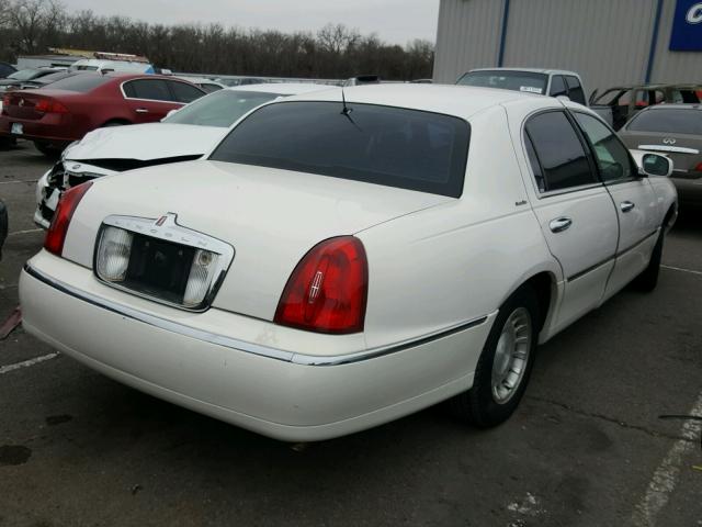 1LNHM81W2YY800963 - 2000 LINCOLN TOWN CAR E CREAM photo 4