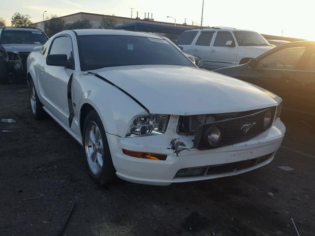 1ZVFT82H855102396 - 2005 FORD MUSTANG GT WHITE photo 1