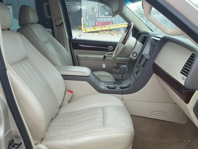 5LMEU88H44ZJ38590 - 2004 LINCOLN AVIATOR 银色 照片 5