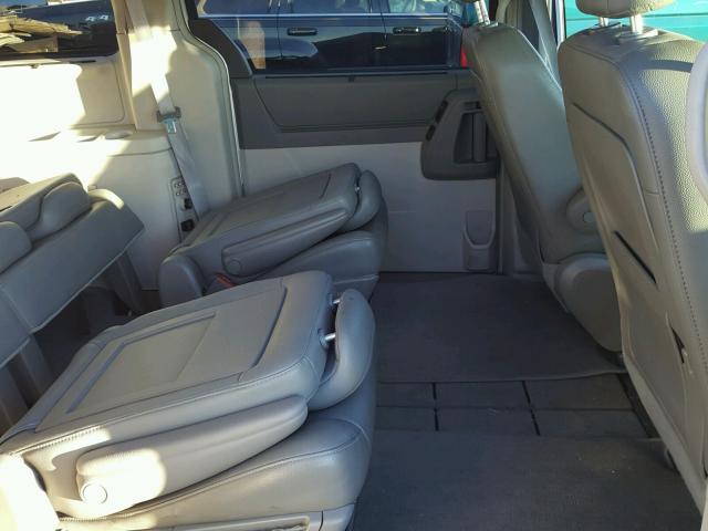 2A8HR54P98R844108 - 2008 CHRYSLER TOWN & COU SILVER photo 6