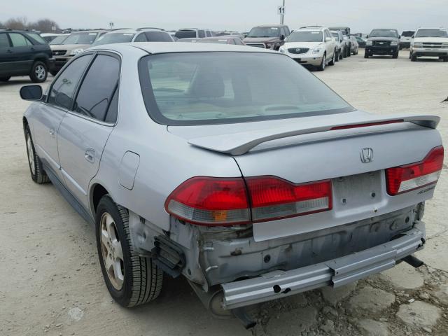 1HGCG164X2A013006 - 2002 HONDA ACCORD LX SILVER photo 3