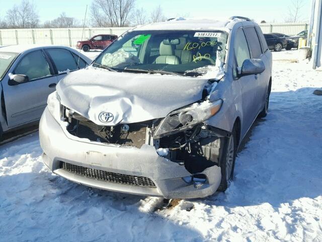 5TDYK3DC5BS042876 - 2011 TOYOTA SIENNA XLE SILVER photo 2