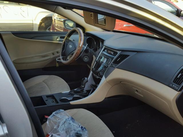 5NPEB4AC1BH042599 - 2011 HYUNDAI SONATA GLS GOLD photo 5