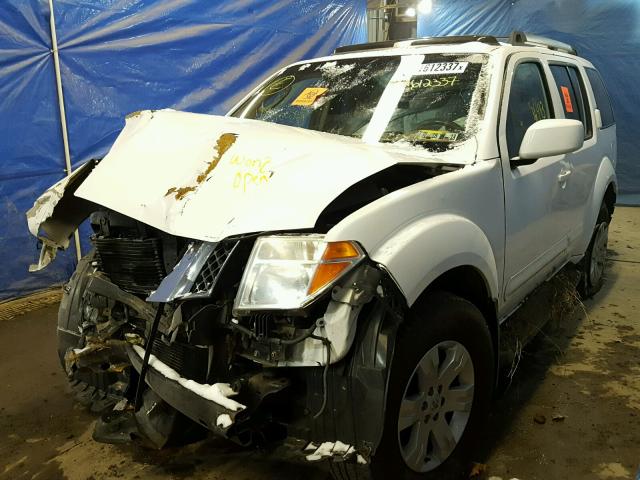 5N1AR18W27C608826 - 2007 NISSAN PATHFINDER WHITE photo 2