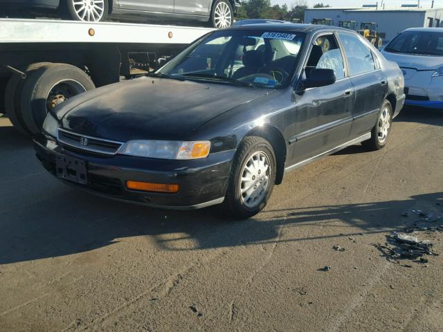 1HGCD5655TA195546 - 1996 HONDA ACCORD EX BLACK photo 2