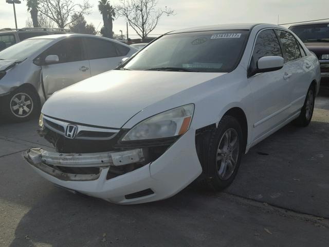 1HGCM56367A033137 - 2007 HONDA ACCORD SE WHITE photo 2